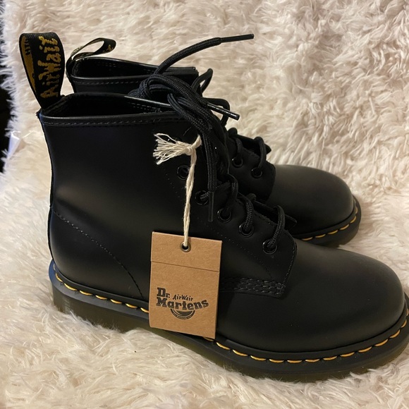 Dr. Martens 101 SMOOTH LEATHER ANKLE BOOTS - Picture 2 of 6